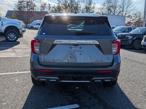 Certified 2022 Ford Explorer XLT w/ Equipment Group 202A image 4