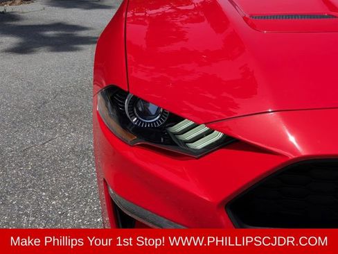 Used 2021 Ford Mustang Convertible RWD image 9