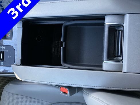 Used 2024 Toyota Highlander Limited image 32