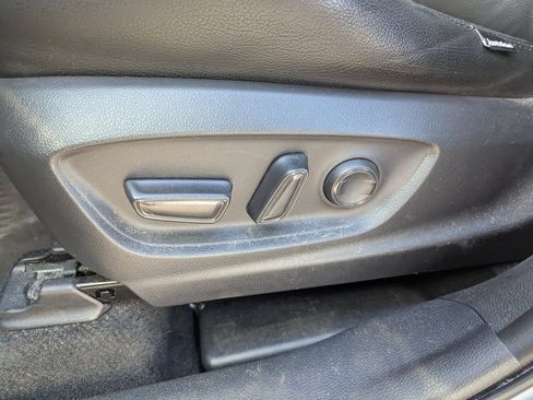 Used 2023 Toyota Corolla Cross XSE image 16