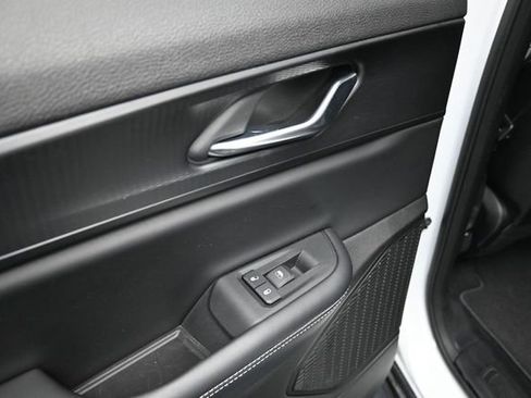 Used 2025 Jeep Grand Cherokee Altitude AWD/4WD image 30