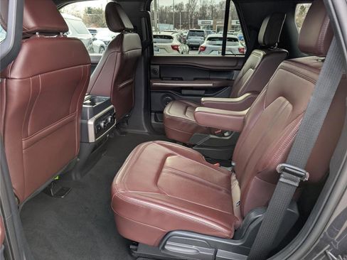 Used 2024 Ford Expedition Limited image 17