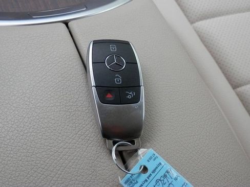 Used 2022 Mercedes-Benz GLC 300 4MATIC image 26