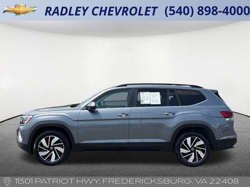 Used 2025 Volkswagen Atlas SE AWD/4WD image 17