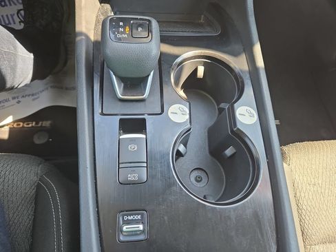 Used 2024 Nissan Rogue SV FWD image 32