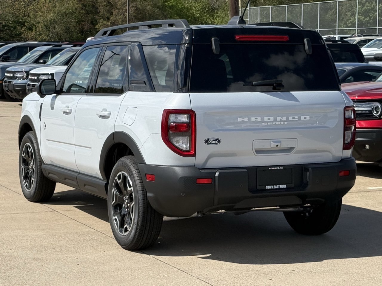 New 2026 Ford Bronco Sport Outer Banks w/ Outer Banks Tech Package+ AWD/4WD image 5