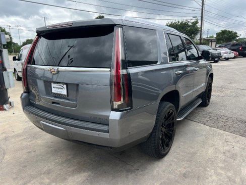 Used 2018 Cadillac Escalade Luxury AWD/4WD image 6