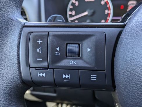 Used 2023 Nissan Rogue SV image 26