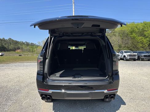 New 2025 Chevrolet Suburban Premier image 27