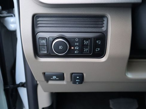 Used 2025 Ford F450 Platinum w/ Platinum Plus Package image 15