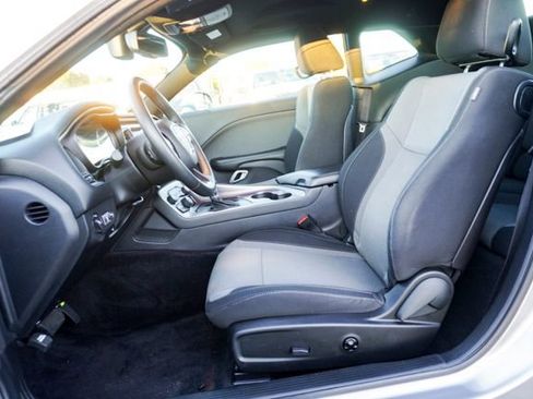 Used 2016 Dodge Challenger SXT image 13