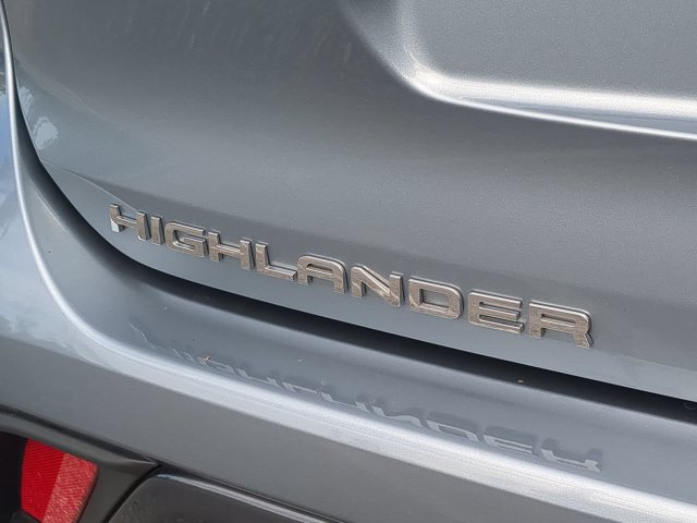 Used 2024 Toyota Highlander Limited FWD image 13