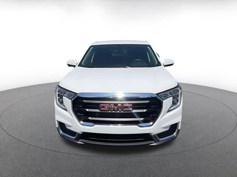 Used 2024 GMC Terrain SLE FWD image 4