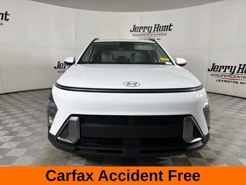 Used 2025 Hyundai Kona SEL image 3
