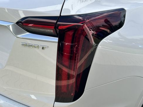 New 2025 Cadillac XT6 Luxury image 9