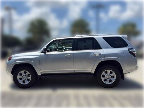 Used 2018 Toyota 4Runner SR5 RWD image 4