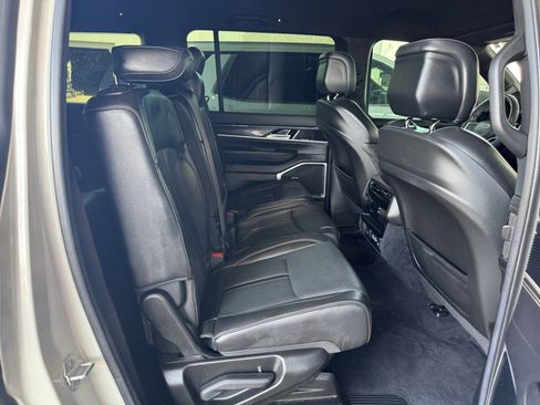 Used 2022 Jeep Wagoneer Series I AWD/4WD image 28