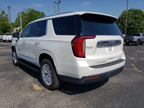Used 2023 GMC Yukon SLT w/ SLT Premium Package RWD image 4