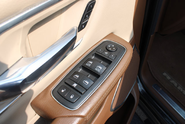 Used 2019 RAM 1500 Laramie AWD/4WD image 11