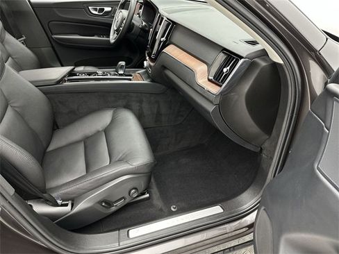 Certified 2023 Volvo XC60 B5 Plus w/ Climate Package image 25