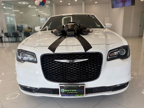 Used 2018 Chrysler 300 S w/ Safetytec Plus Group AWD/4WD image 2