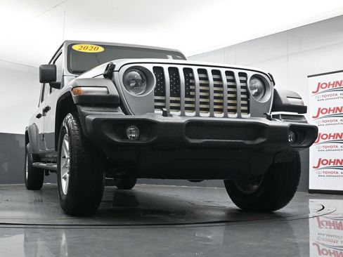 Used 2020 Jeep Gladiator Sport w/ Quick Order Package 24S AWD/4WD image 33