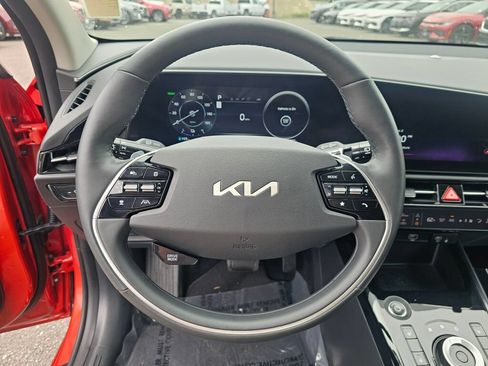 Certified 2023 Kia Niro Wind w/ Wind Preserve Package FWD image 11