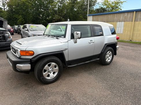 Used 2007 Toyota FJ Cruiser 2WD image 2