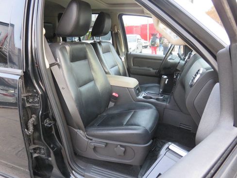 Used 2010 Ford Explorer XLT image 10