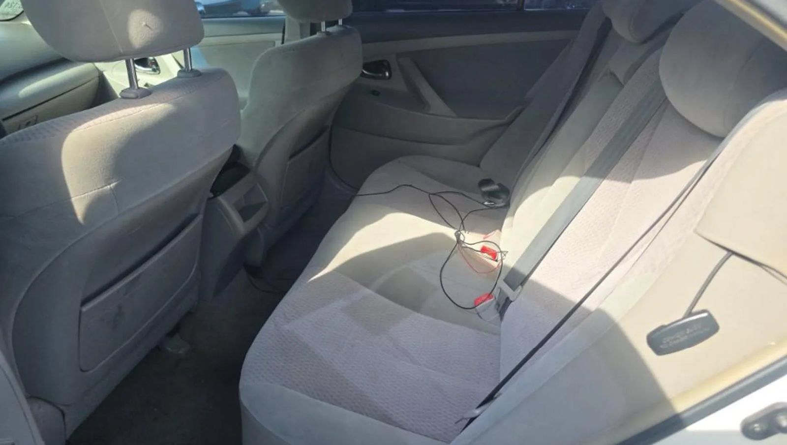 Used 2011 Toyota Camry LE FWD image 7