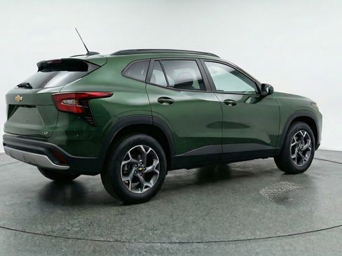 Used 2025 Chevrolet Trax LT image 9