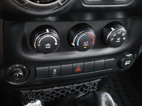 Used 2013 Jeep Wrangler Sport AWD/4WD image 15