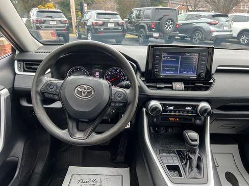 Used 2021 Toyota RAV4 LE image 17