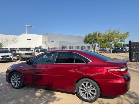 Used 2016 Toyota Camry XLE w/ Moonroof Package FWD image 8