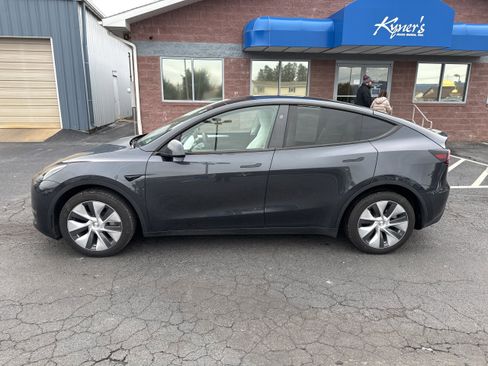 Used 2024 Tesla Model Y Long Range image 2