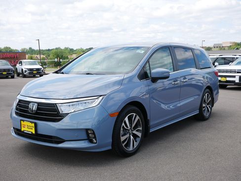Used 2024 Honda Odyssey Touring image 3
