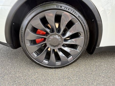 Used 2023 Tesla Model Y Performance AWD/4WD image 3
