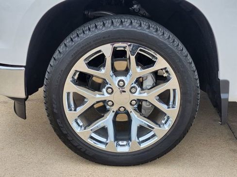 Used 2024 Chevrolet Silverado 1500 LTZ w/ LTZ Convenience Package II RWD image 17