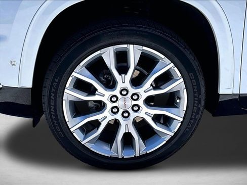 Used 2024 GMC Acadia Denali w/ Super Cruise Package FWD image 10