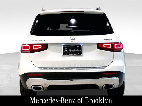 Used 2023 Mercedes-Benz GLB 250 4MATIC image 5