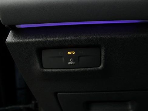 New 2026 Volkswagen Tiguan SE image 17