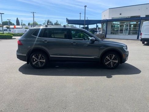 Used 2019 Volkswagen Tiguan SEL w/ 3rd Row Seat Package AWD/4WD image 8
