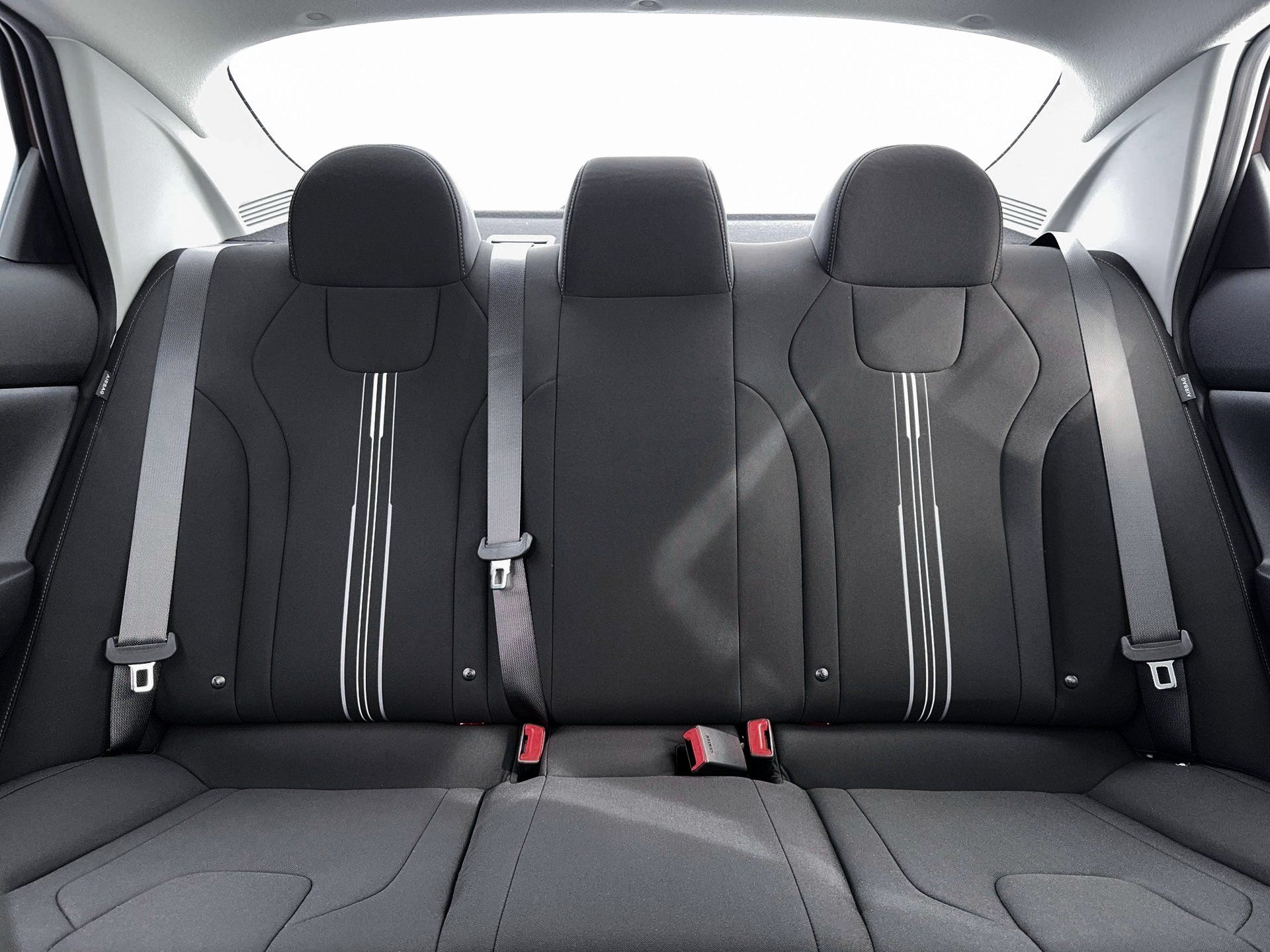 New 2026 Hyundai Elantra Hybrid FWD image 16