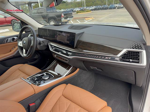 Used 2024 BMW X7 xDrive40i w/ Premium Package AWD/4WD image 24