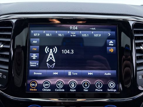 Used 2021 Jeep Grand Cherokee Laredo X image 22