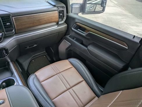 Used 2025 Chevrolet Silverado 2500 High Country w/ High Country Premium Package AWD/4WD image 17