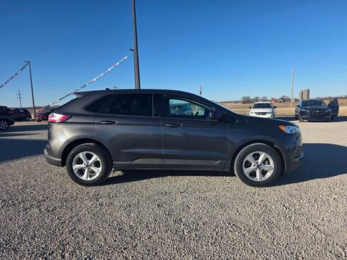 Used 2019 Ford Edge SE image 3