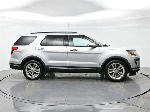 Used 2018 Ford Explorer Limited w/ Equipment Group 301A image 8
