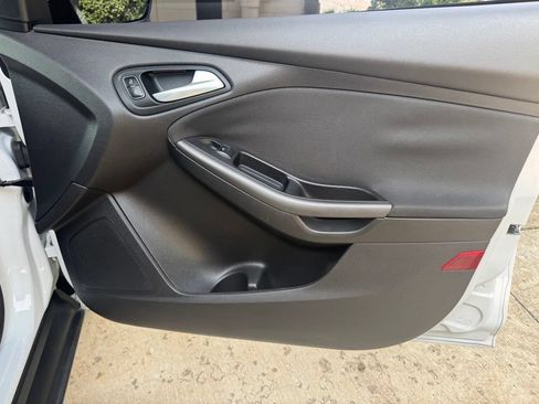 Used 2015 Ford Focus SE w/ Equipment Group 201A FWD image 26