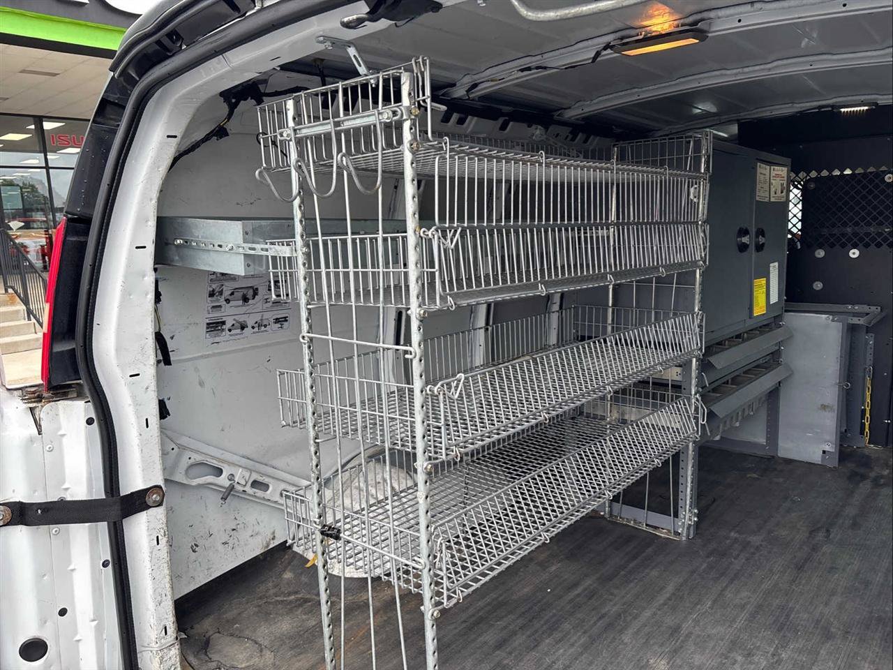 Used 2011 Chevrolet Express 2500 RWD image 11
